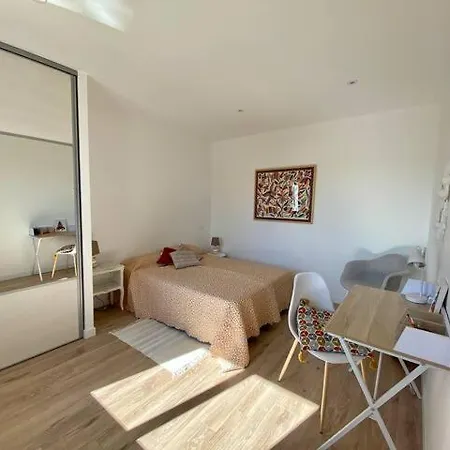 D'architecte A 400m De La Villa *