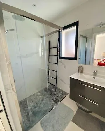 D'architecte A 400m De La Villa *